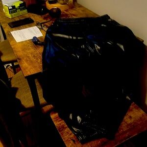 Med joggers platter material, stretch waste, stretchy at the bottom, curled up